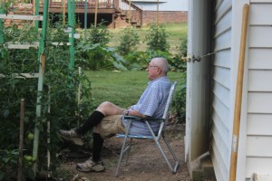 Daddy supervising the help.